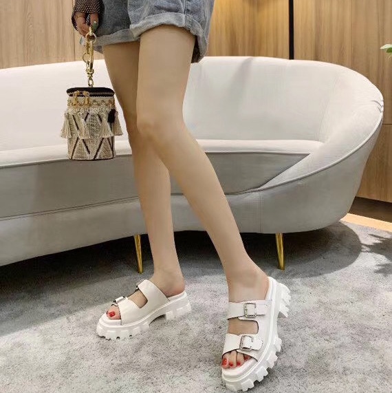 Imported Cowhide Trifle Slippers details Picture