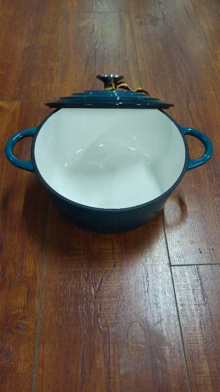 Enamel pot. details Picture