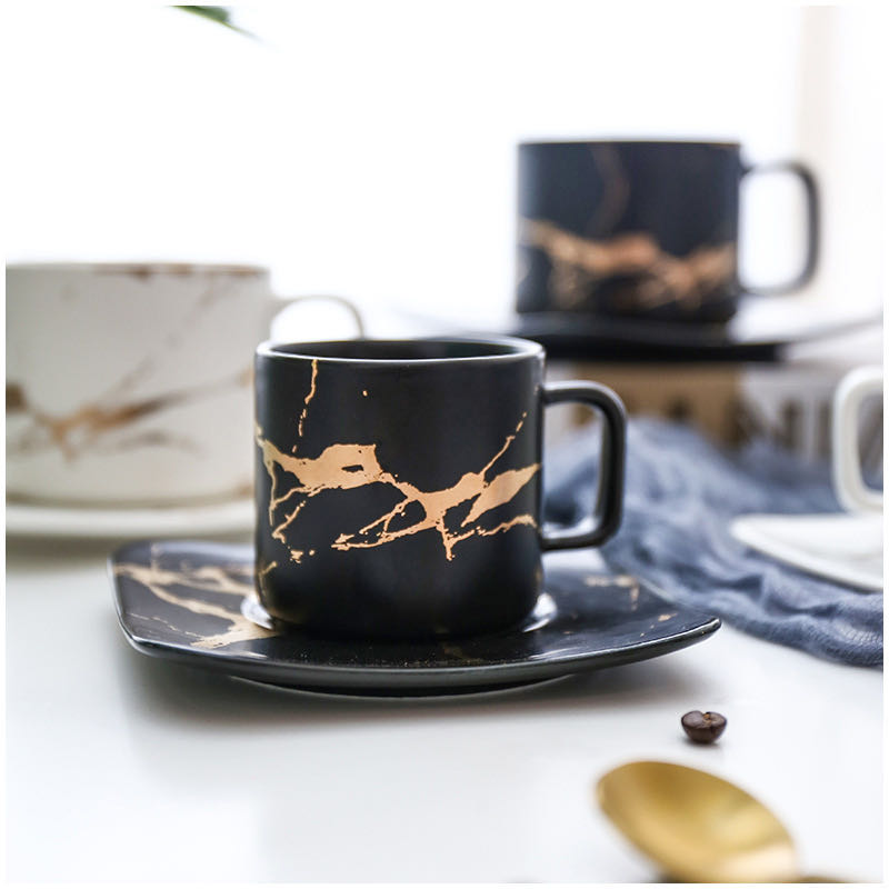 A modern and fashionable large coffee cup with a marble pattern in Nordic style Specification image