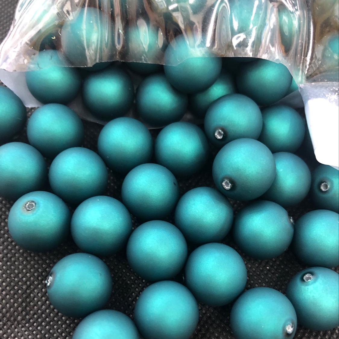 Matte pearl details Picture