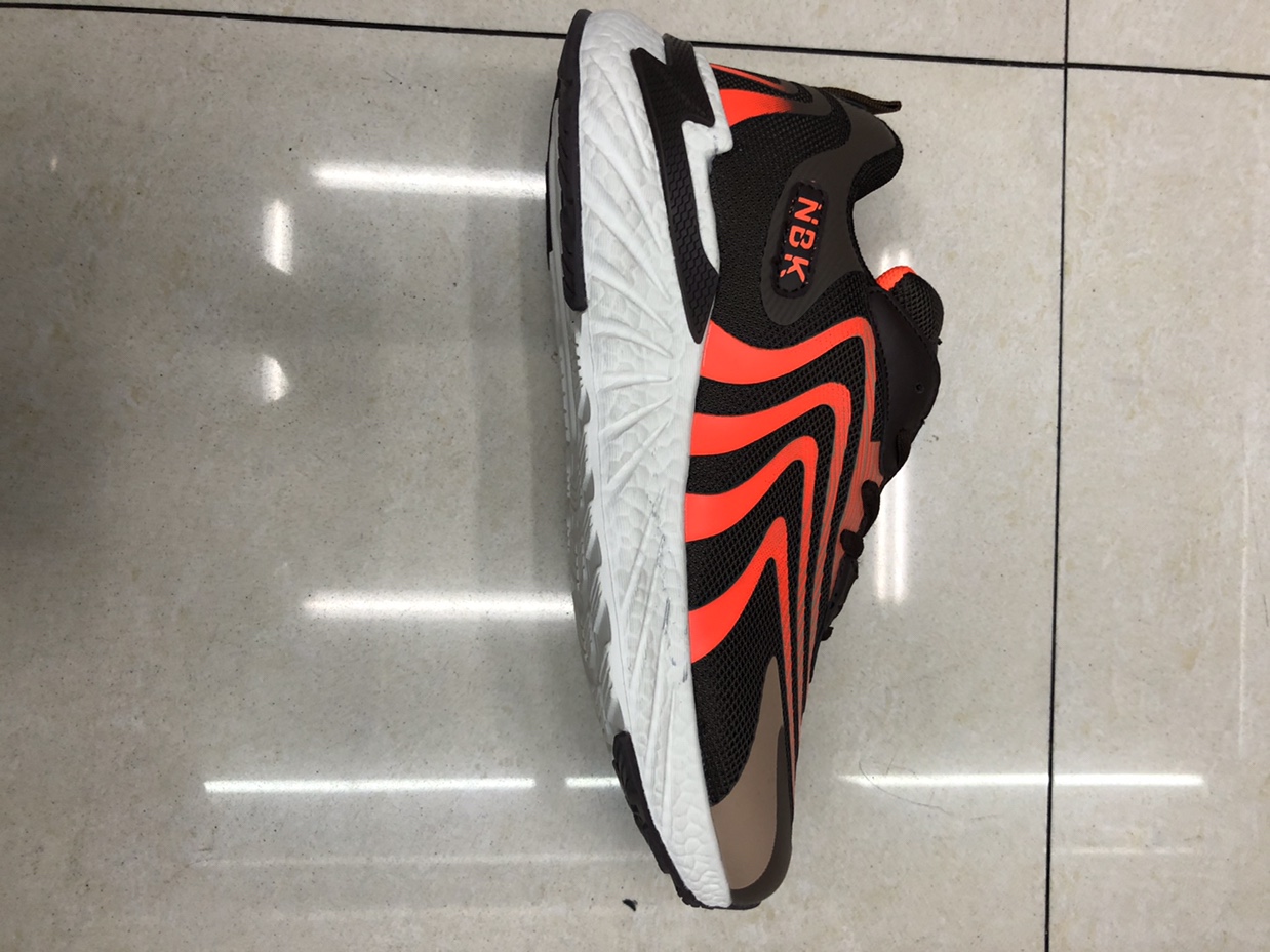 New fashionable and trendy casual sports shoes