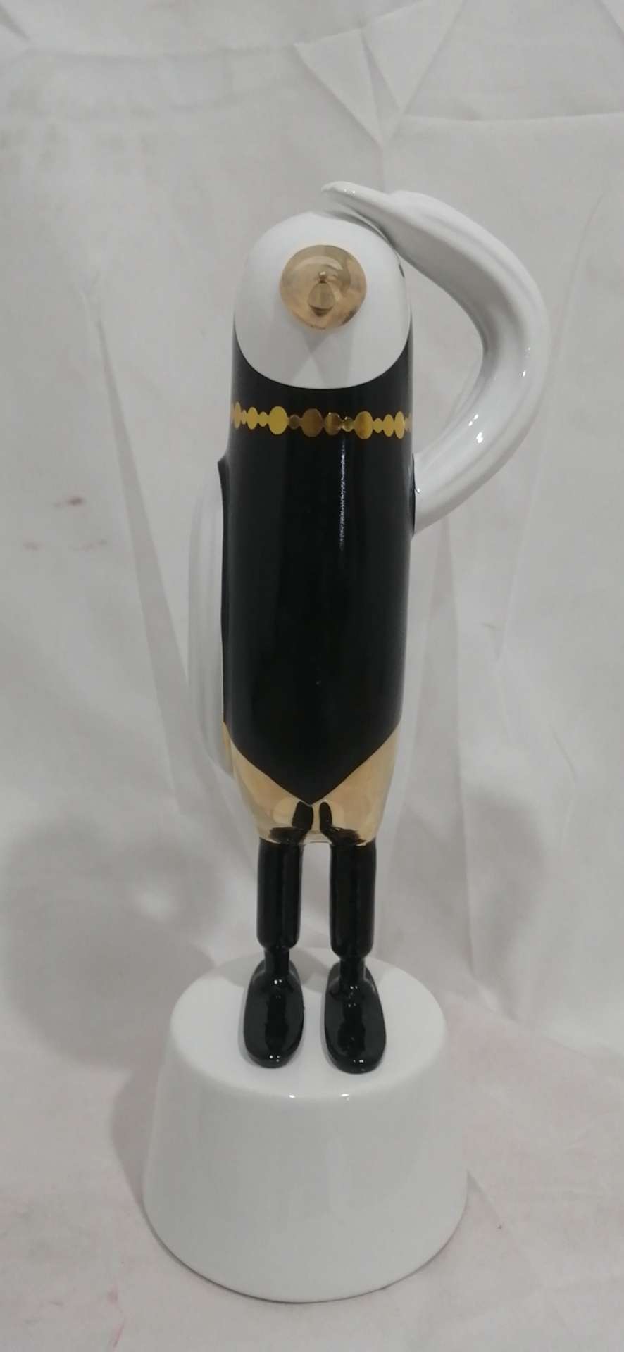 Creative home decoration pieces, entrance hall decoration design sense, artistic ceramic little penguin, 38 cm tall Specification image