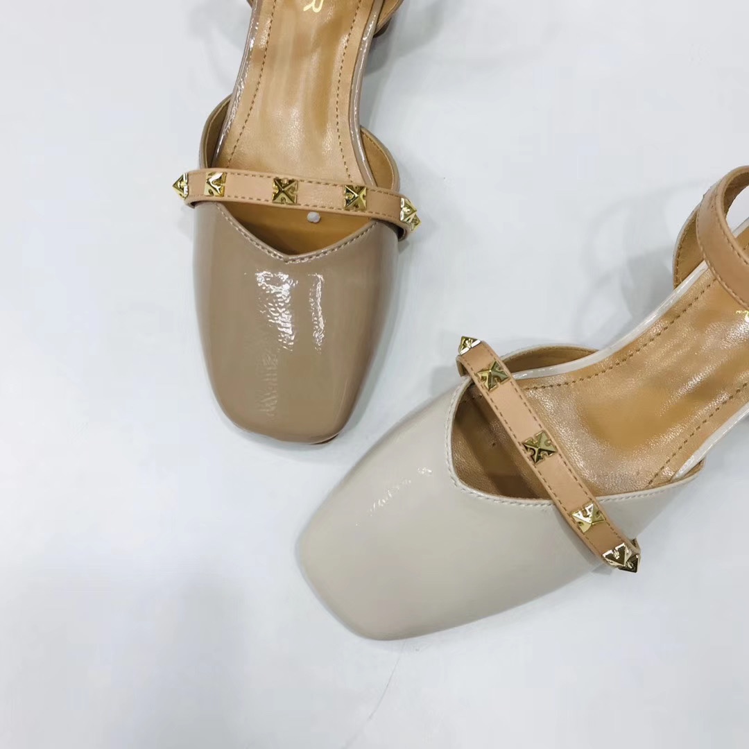 Women's riveted one-shoulder buckle fashionable sandals details Picture