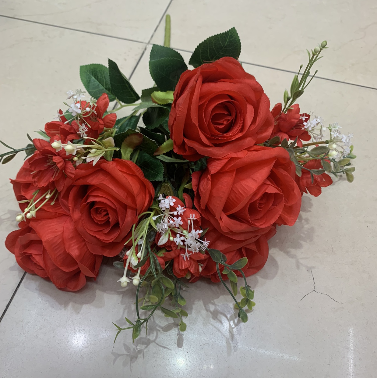 11头如意玫，10叶，7朵大玫瑰，4多多种小花，客厅摆设和婚庆装饰