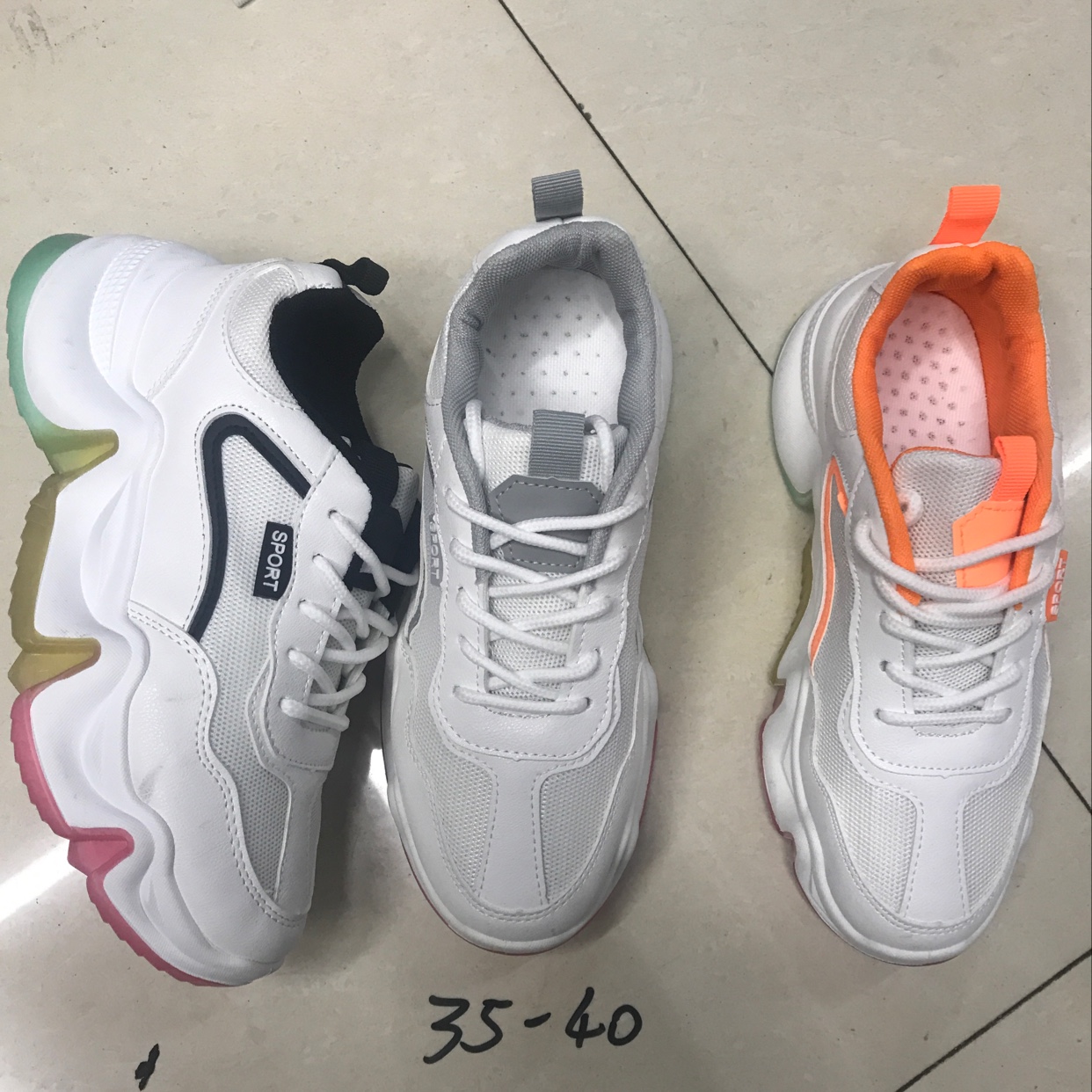 新款运动鞋产品图