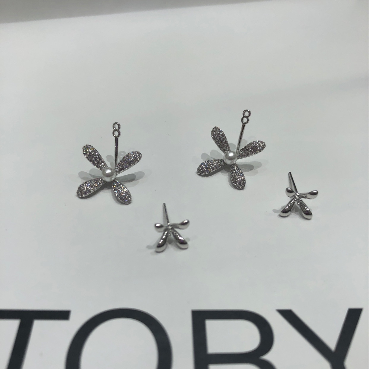 四瓣花 锆石带珍珠 可分开两戴细节图