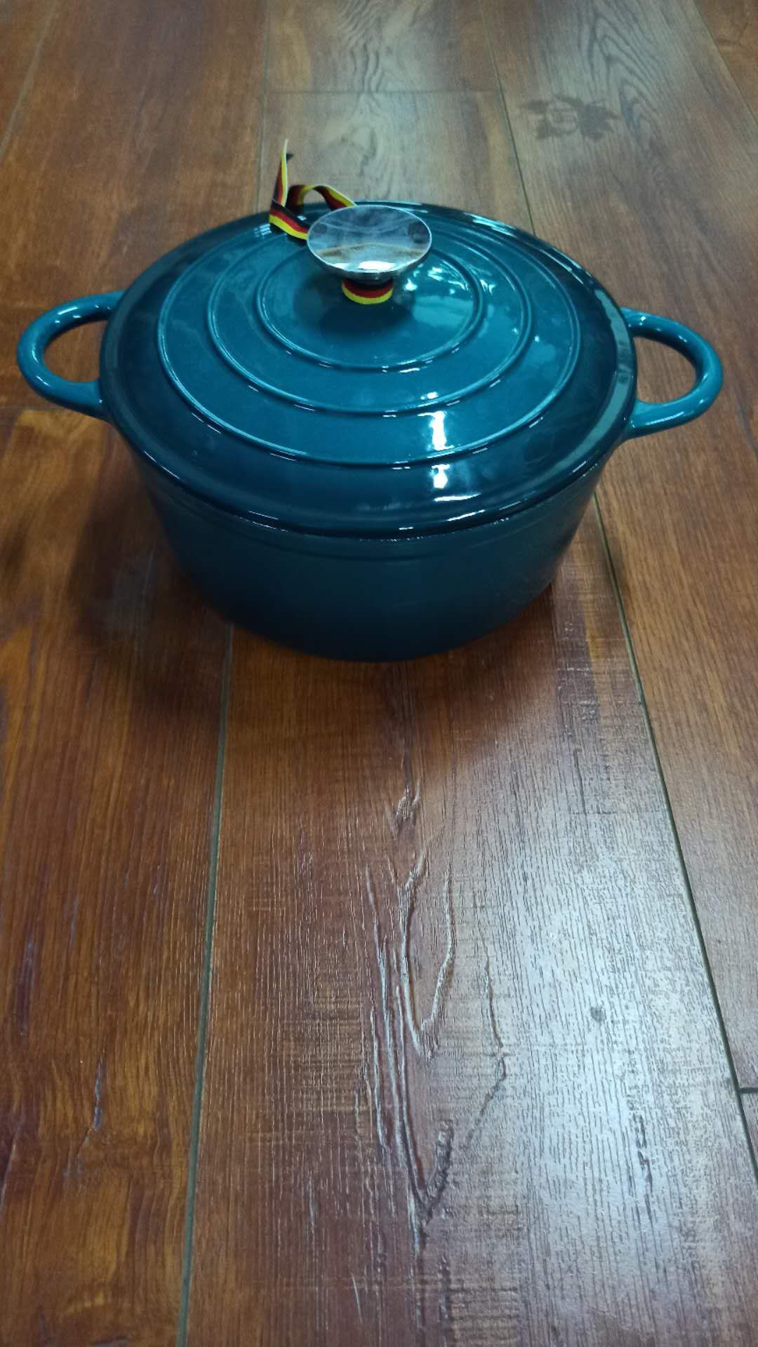 Enamel pot.