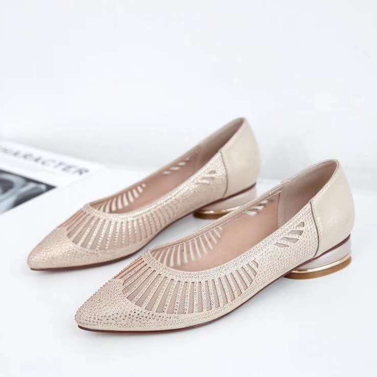 Women's lace cutout fashionable low-heeled single shoes