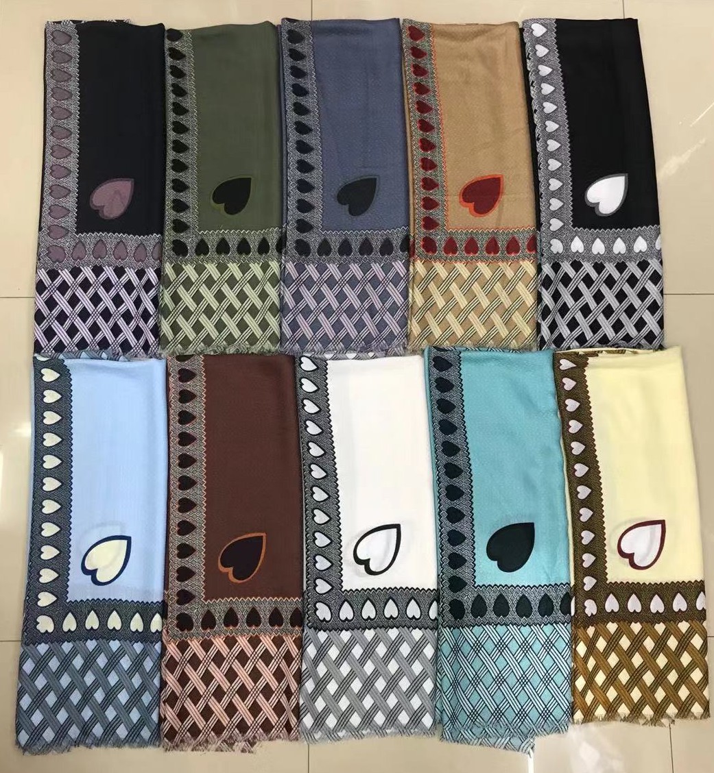 Yiwu Selection 130*130 large square towel pattern can be selected autumn and winter warm shawl neck foreign trade sales thumbnail