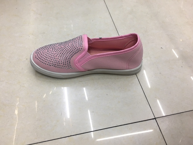 Women's cloth shoes 17 Application Scenario