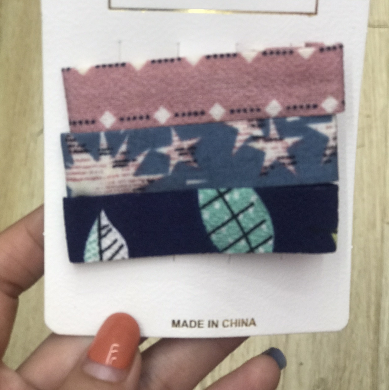 Three color cloth clips thumbnail