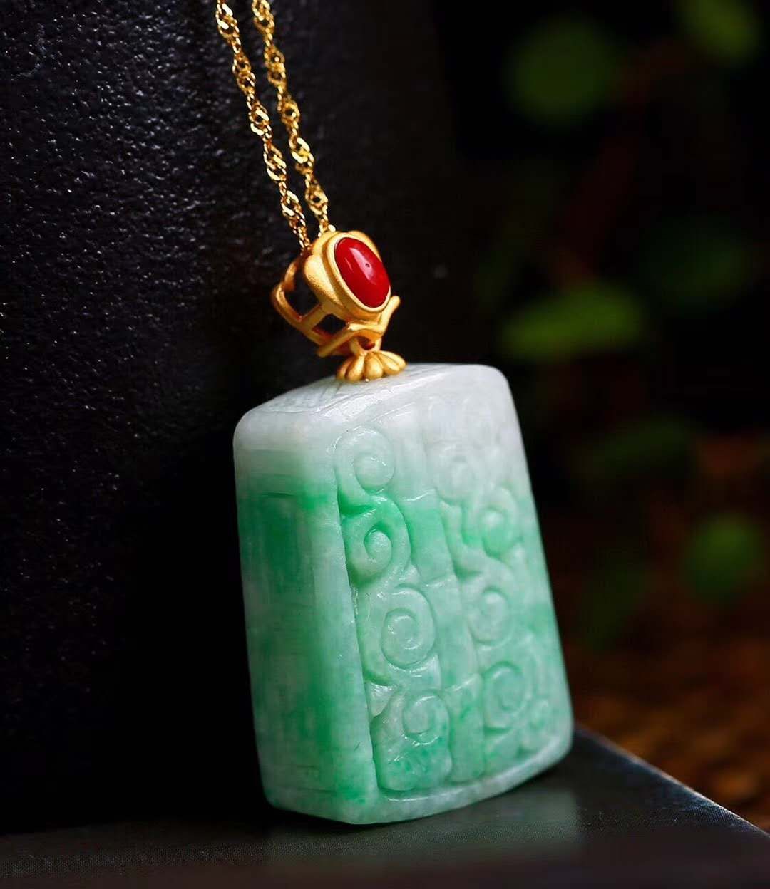 飘阳绿天然翡翠雕刻平安扣无事牌锁骨链产品图