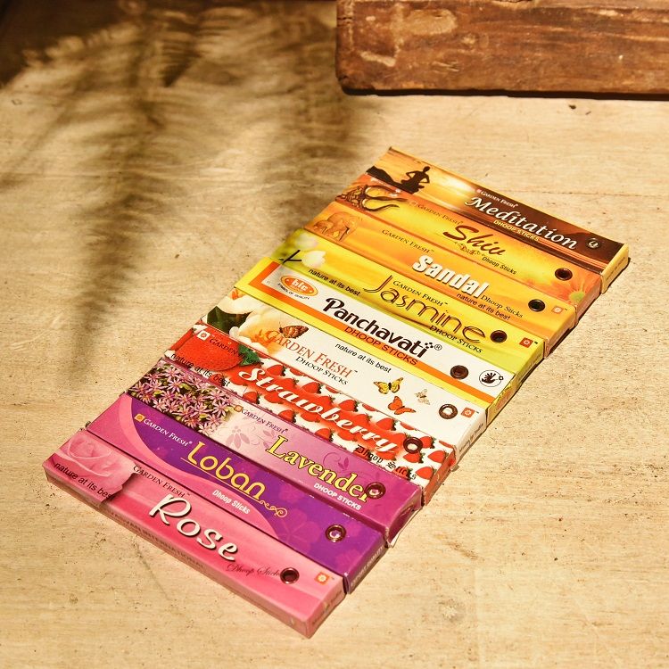 Indian imported Darshan wardrobe/Mini auspicious incense stick, long-lasting and refreshing for home use, 12 small boxes included Application Scenario