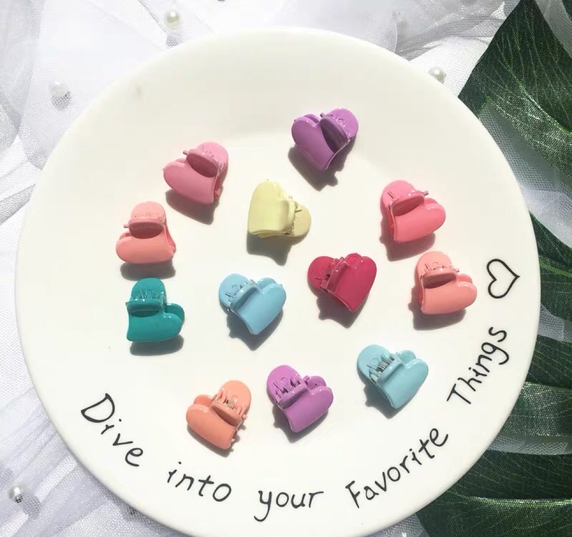 1.5cm children's heart-shaped bangs and small claws
