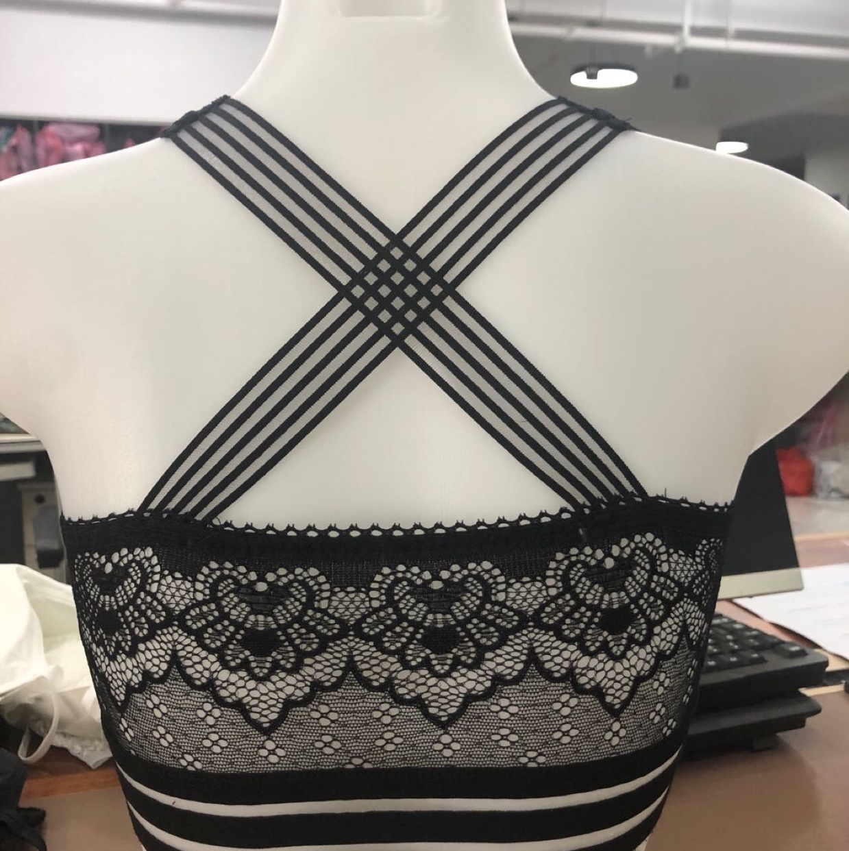 Sexy transparent lace sporty close-fitting wrap around the chest