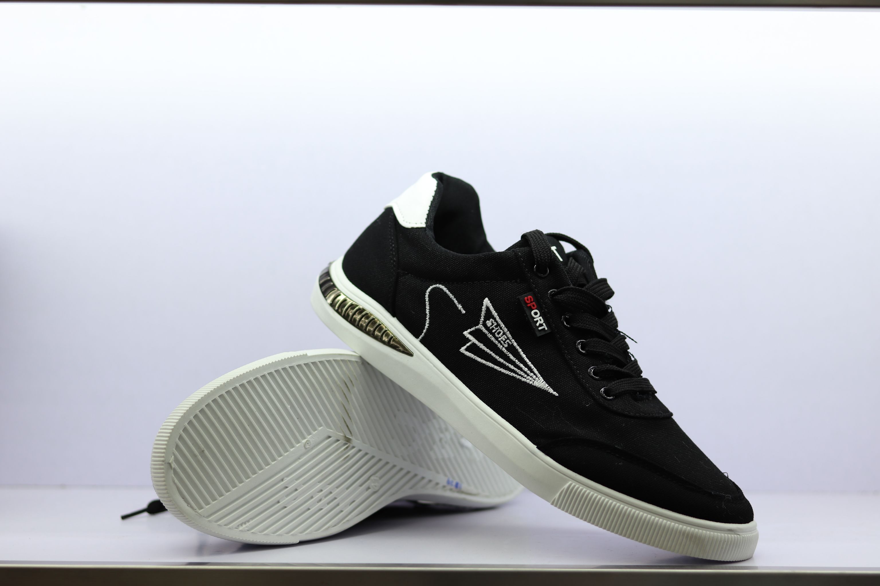 Casual shoes