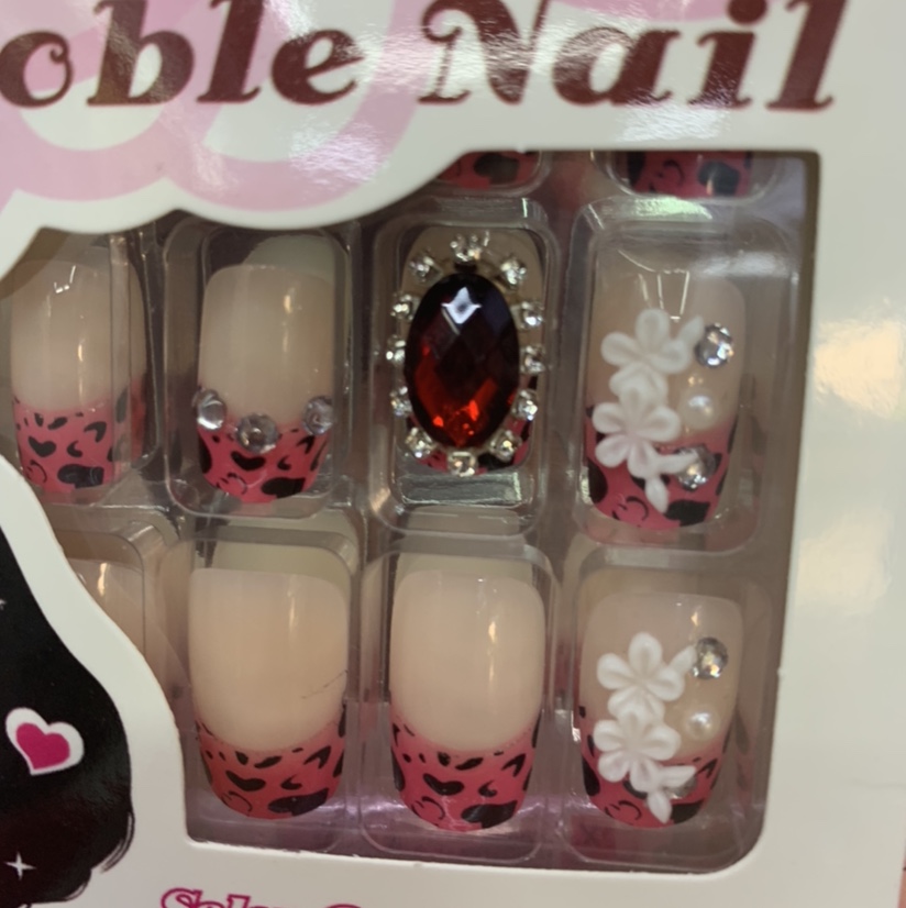 Leopard ruby 3D manicure