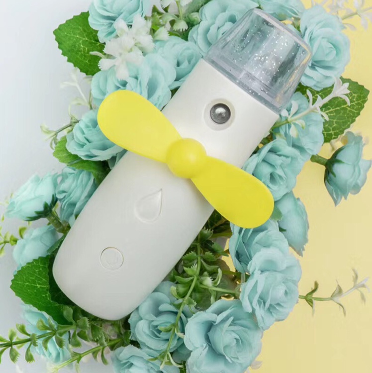 Summer travel wonder - portable spray hydrating fan undefined
