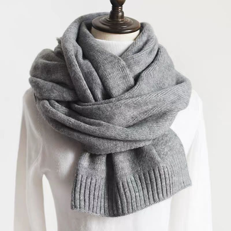 A versatile autumn and winter coat for women, a popular school-style casual scarf