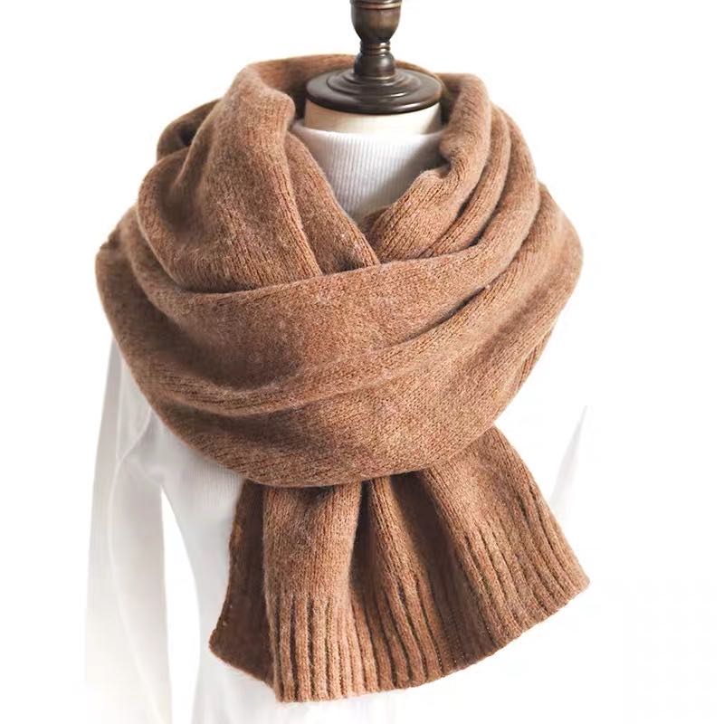 Shawls and scarves are versatile and casual bestsellers for women's autumn and winter European-style coats