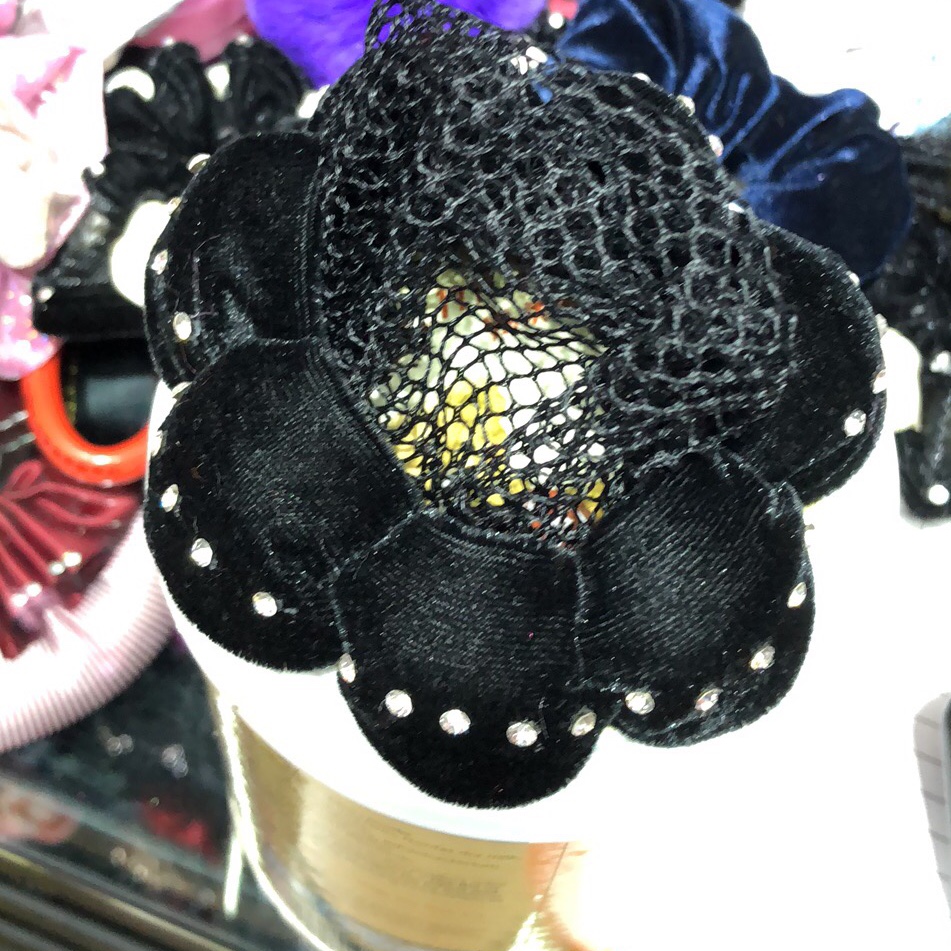 The hair band is so colorful and delightful. Just looking at it makes me want it