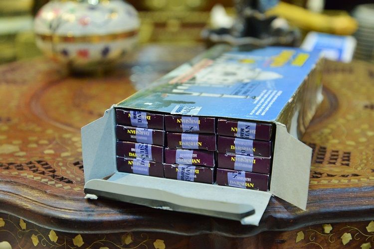 Large box of Indian imported Darshan flat box Dharma incense, indoor long-lasting incense in stock. One large box, 12 small boxes details Picture