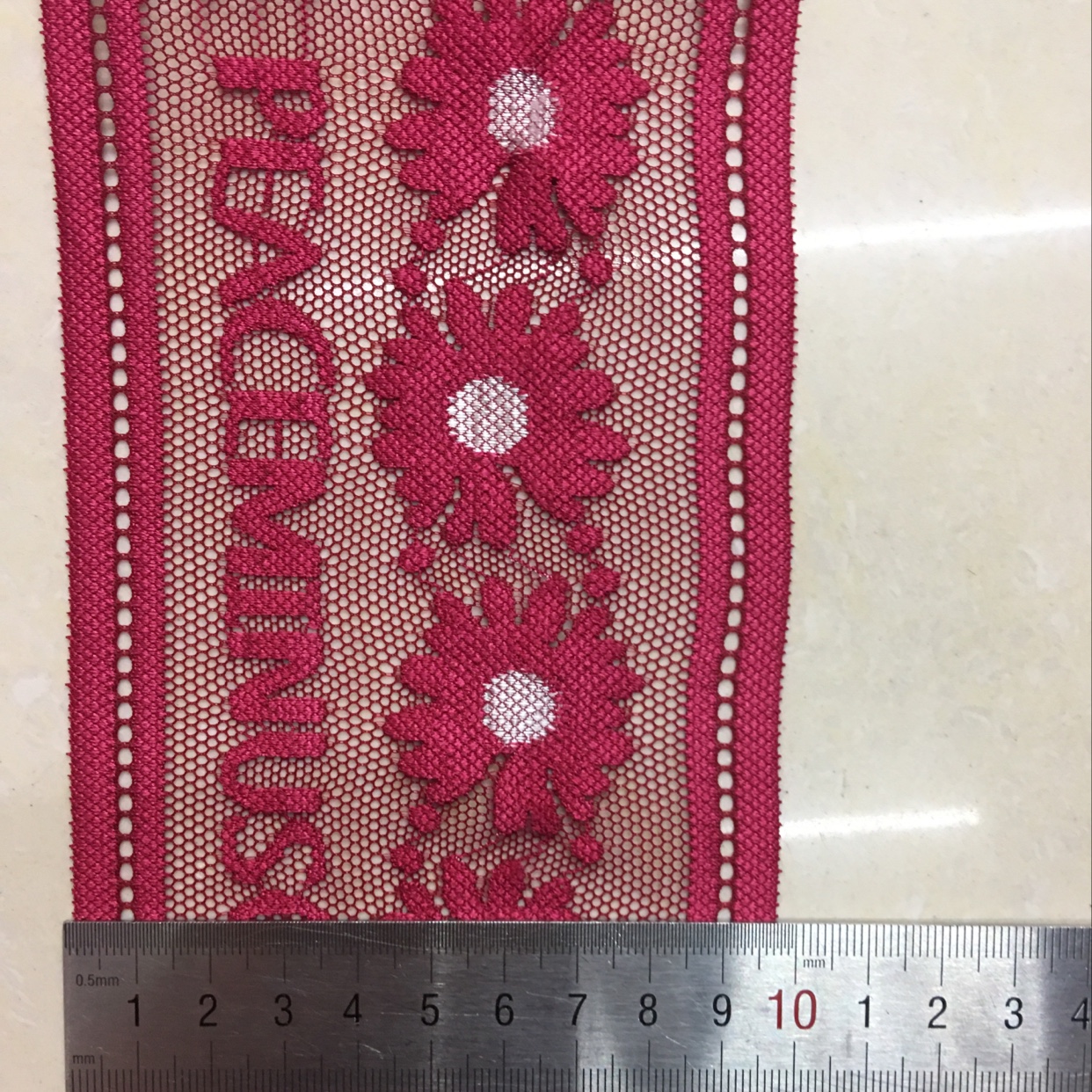 Hot-selling items in stock: 9.5cm warp knitted elastic lace, soft brocade lace, underwear, lace, and clothing accessories Application Scenario