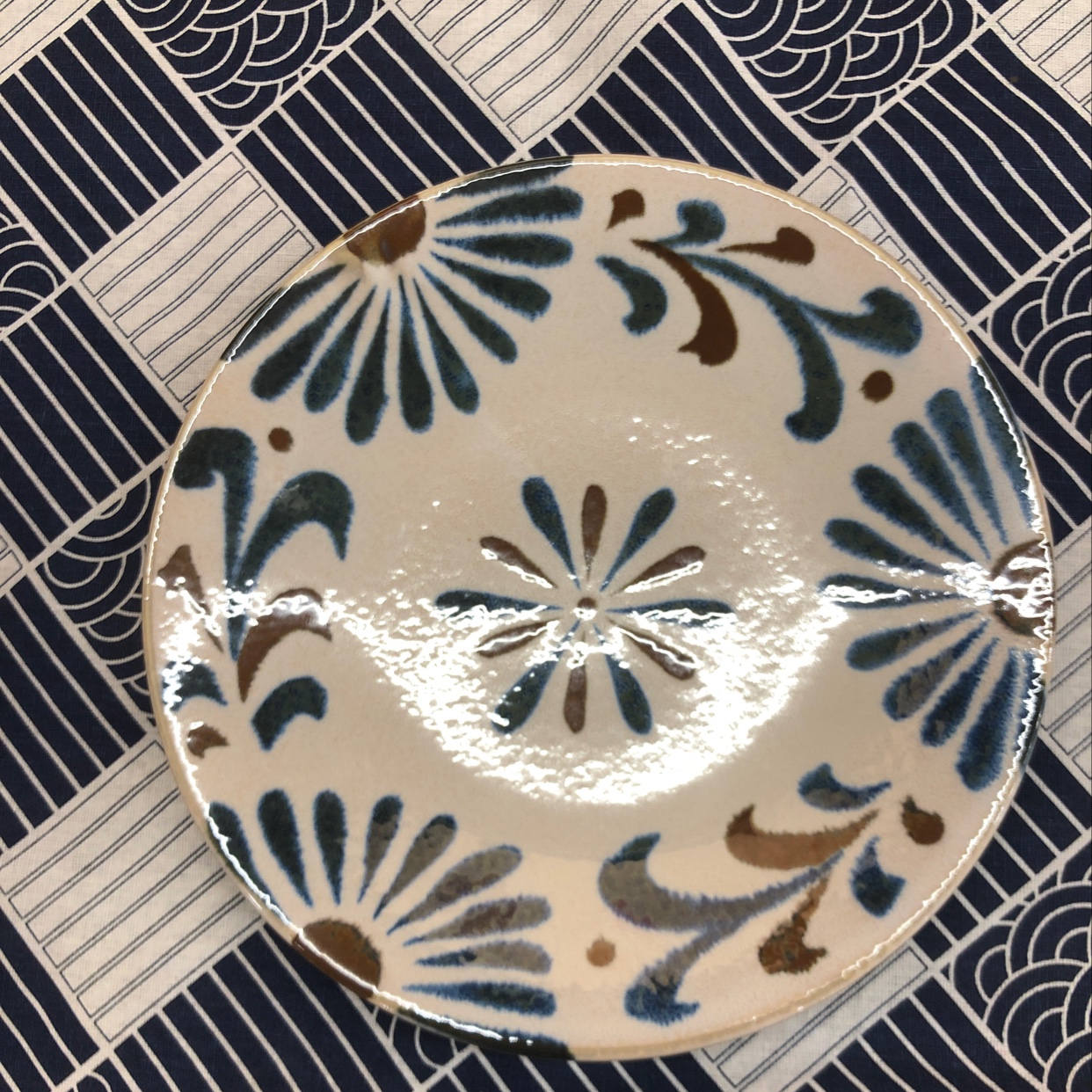 日本进口美浓烧冲绳花11英寸盘