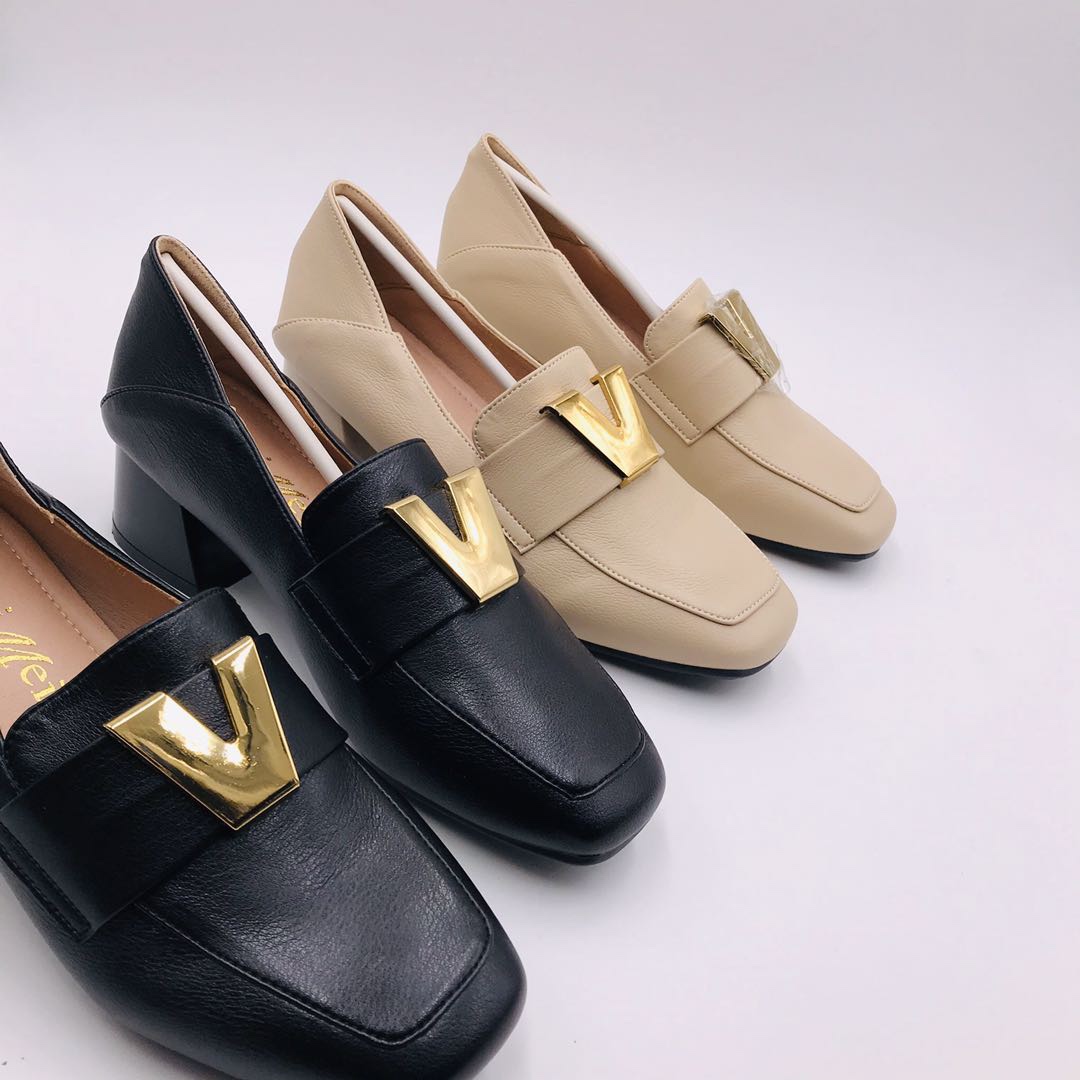 Victory Shoes Women's V-shaped metal buckle loafers