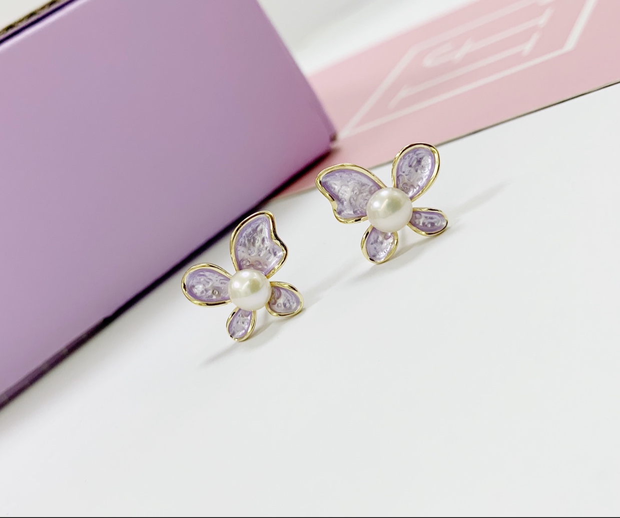 Apply a thin layer of butterfly flowers details Picture