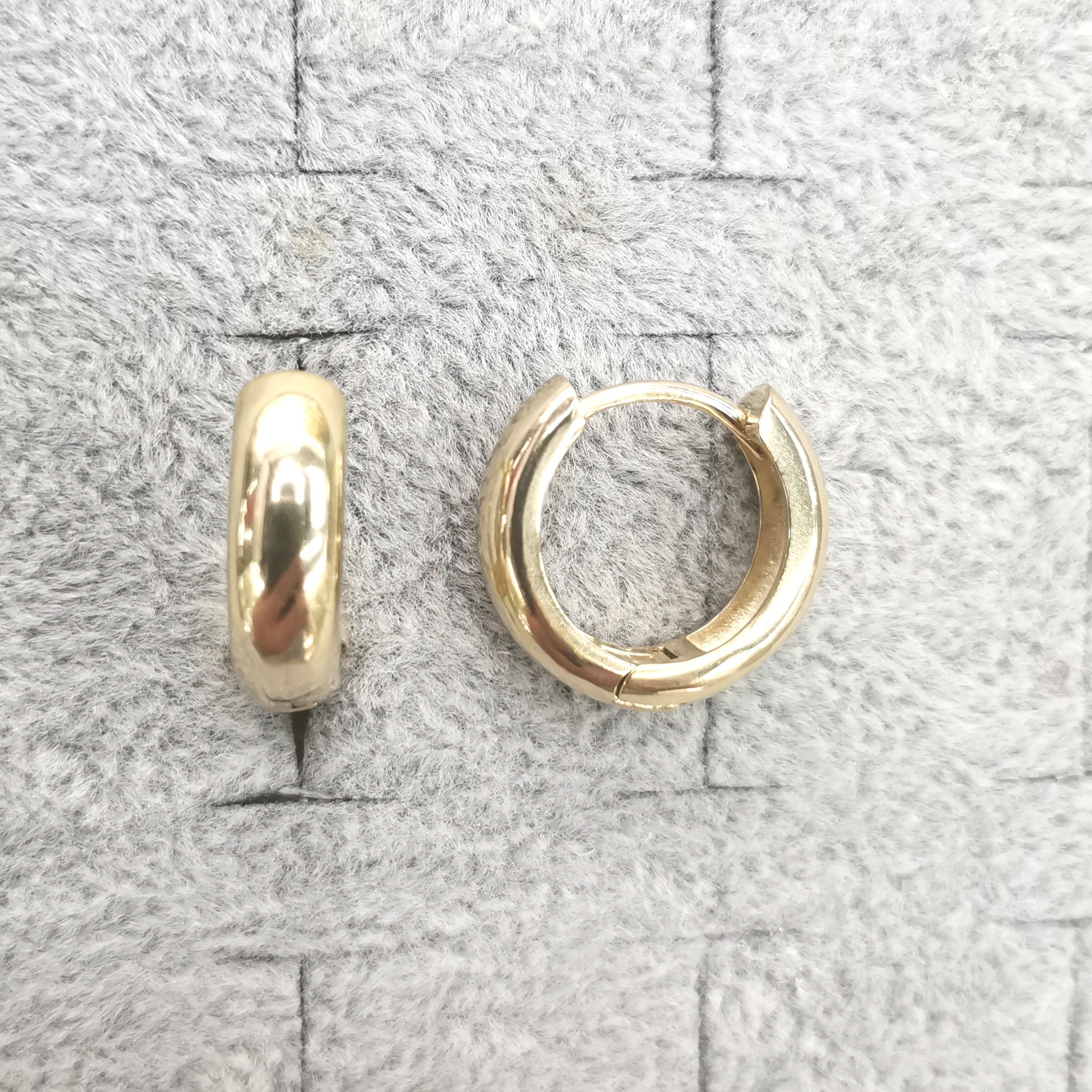 18mm cast brass stud earrings thumbnail