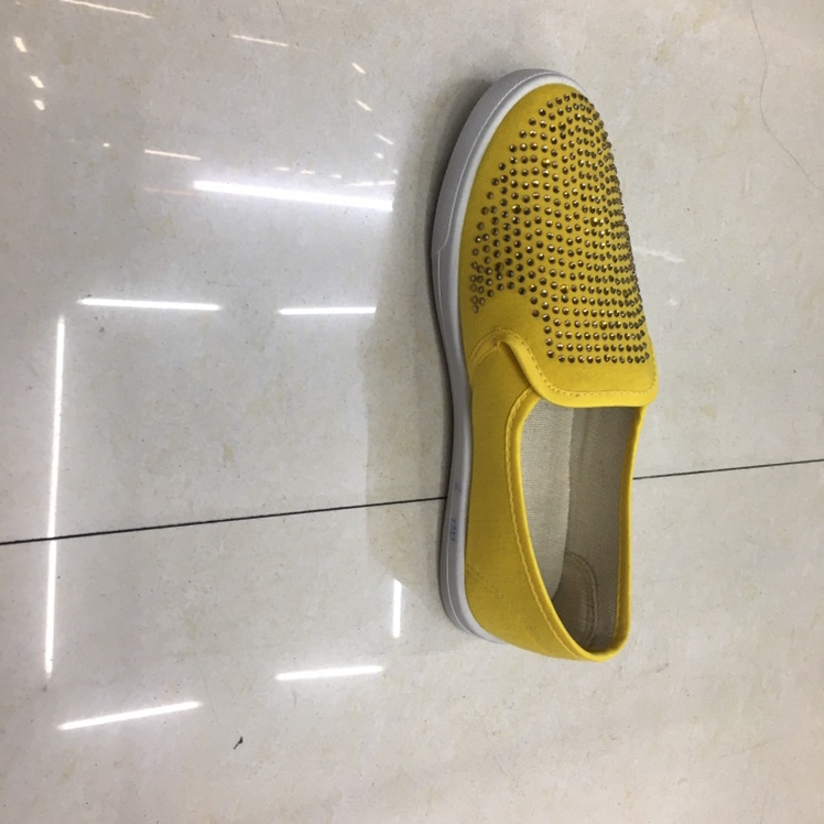 Women's cloth shoes 12 Application Scenario