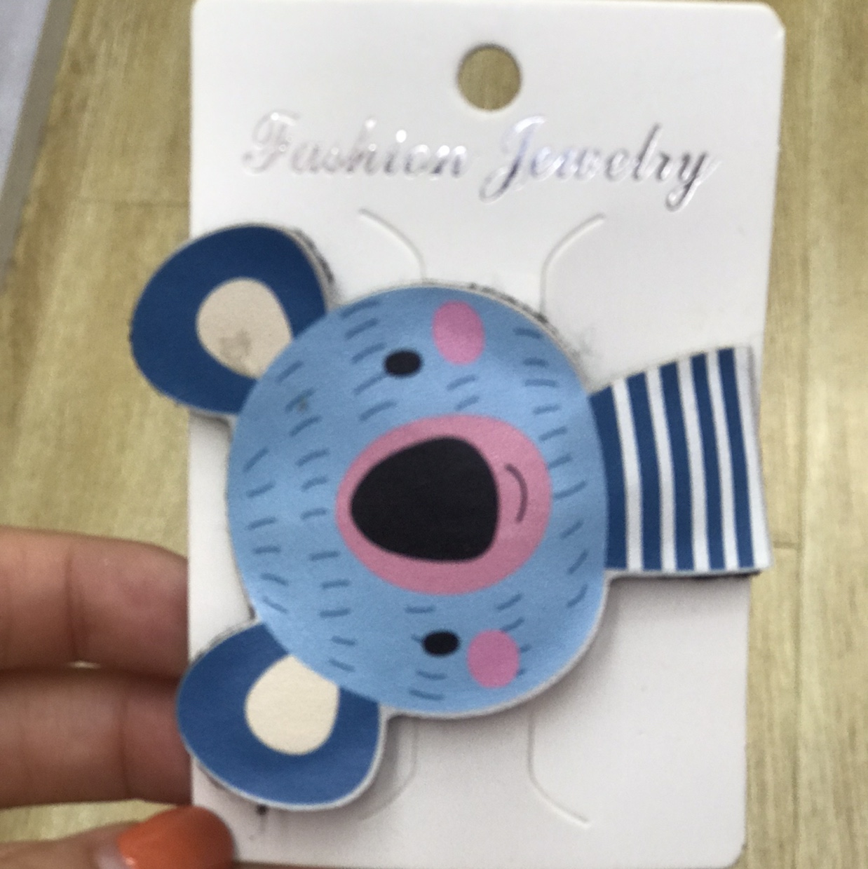Cartoon bear child head clasp thumbnail