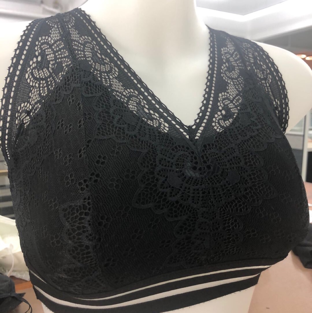 Sexy transparent lace sporty close-fitting wrap around the chest details Picture