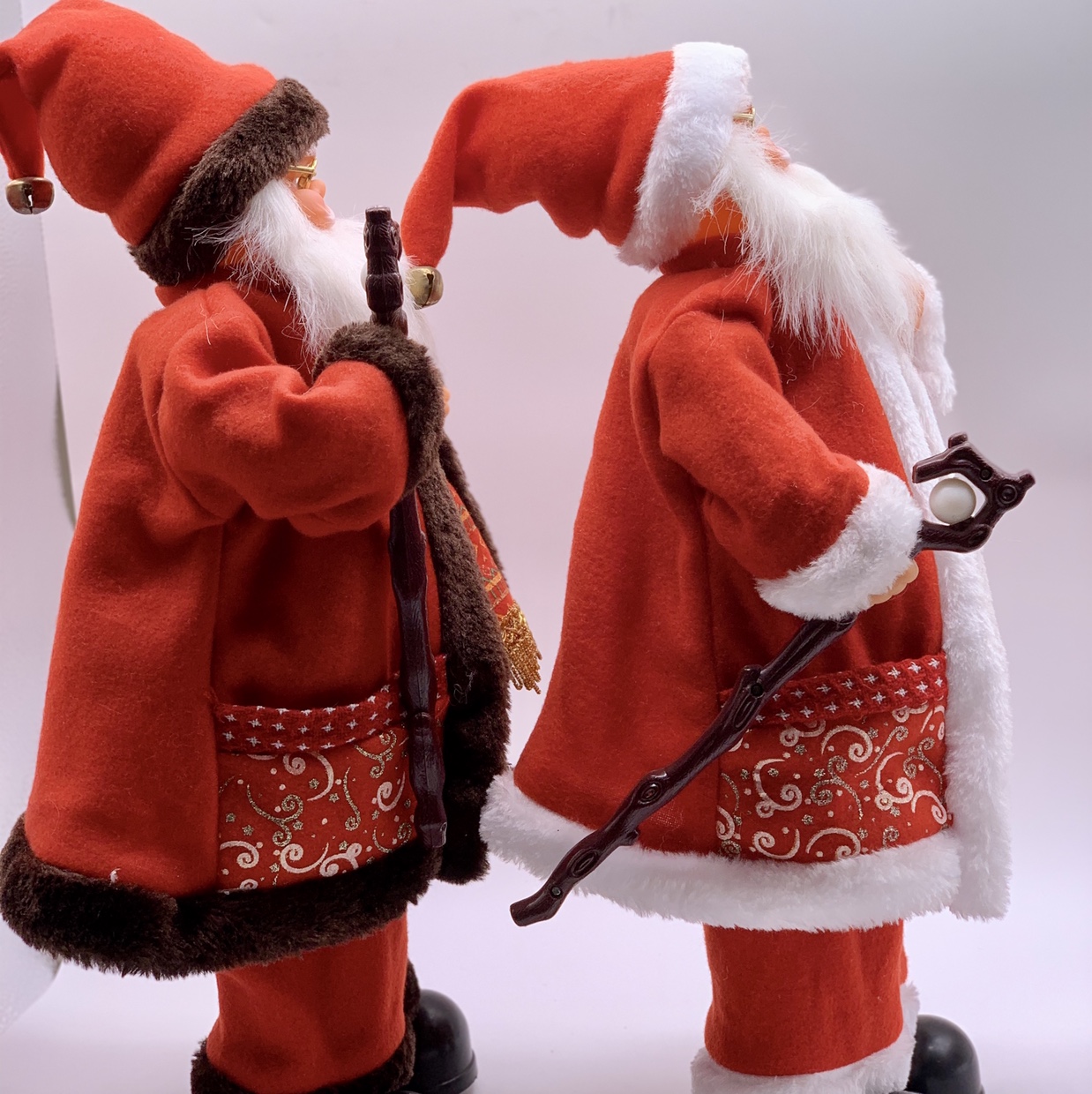 A 50-centimeter-tall Santa Claus holding a cane Specification image