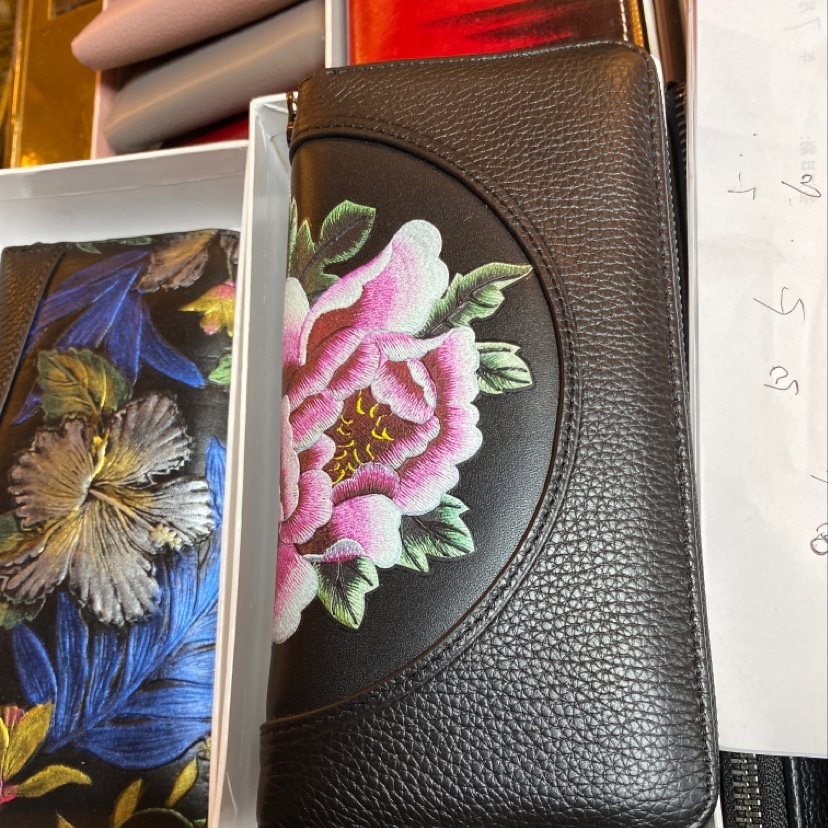 国潮手绘牡丹真皮时尚手包