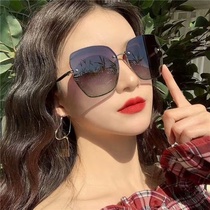 Web celebrity in same sunglasses 🕶 ️ live with sunglasses