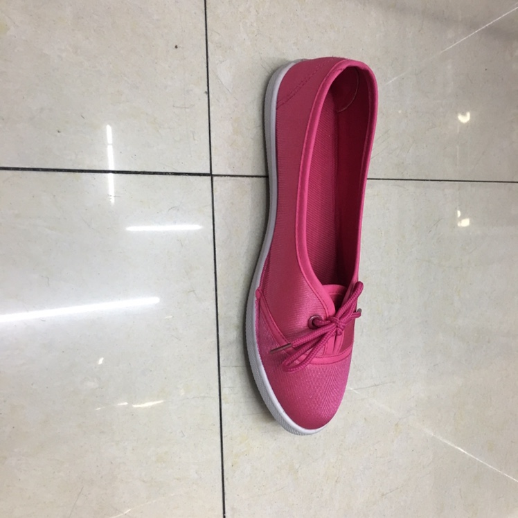 Women's cloth shoes 26 Application Scenario