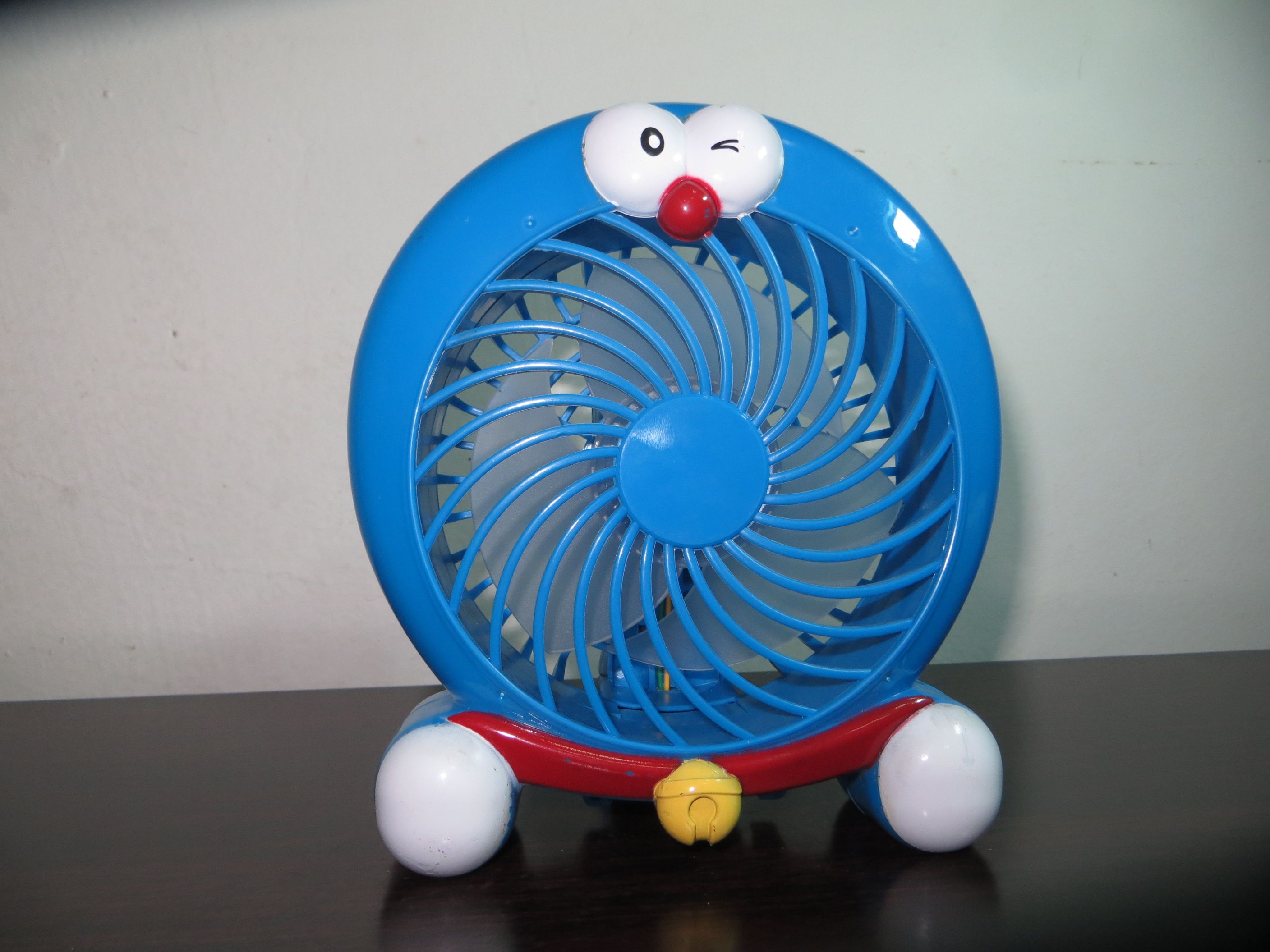 Cartoon mini Doraemon electric fan, folding USB lithium battery charging fan, super quiet bedside fan for dormitory details Picture