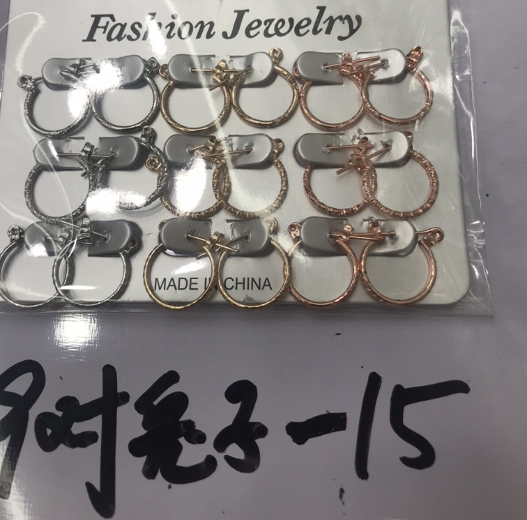 Six pairs of earrings plated with silver thumbnail