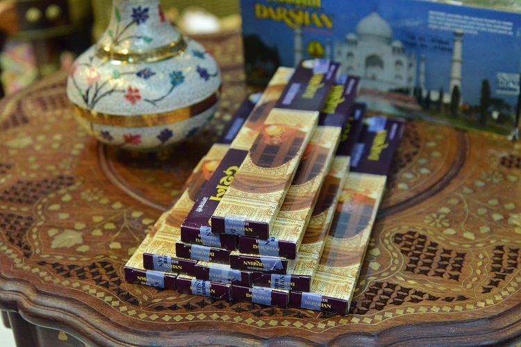 Large box of Indian imported Darshan flat box Dharma incense, indoor long-lasting incense in stock. One large box, 12 small boxes detail image 2