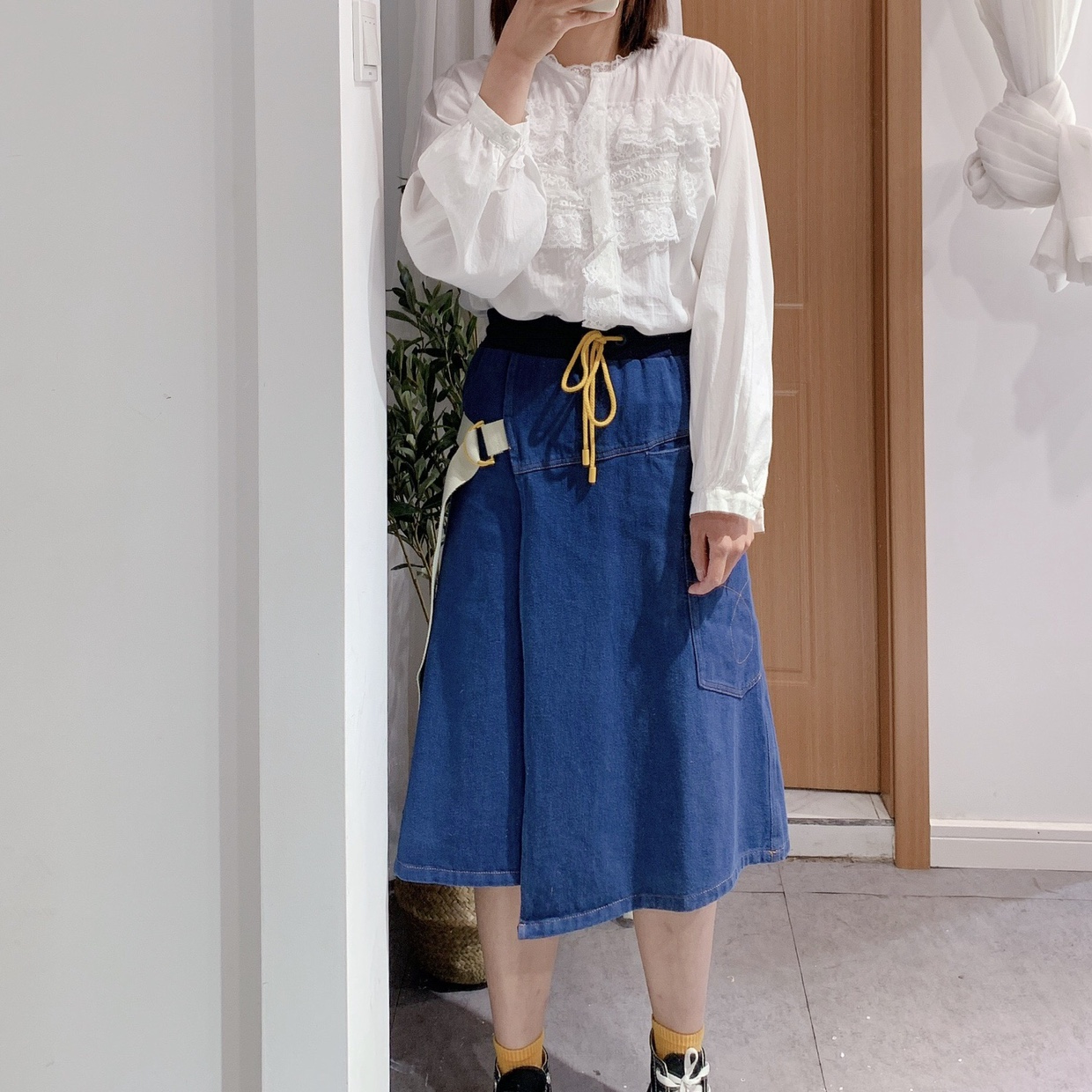 8582 Princess collar shirt woman spring new front buckle chest lace decoration long sleeve sweet shirt woman thumbnail