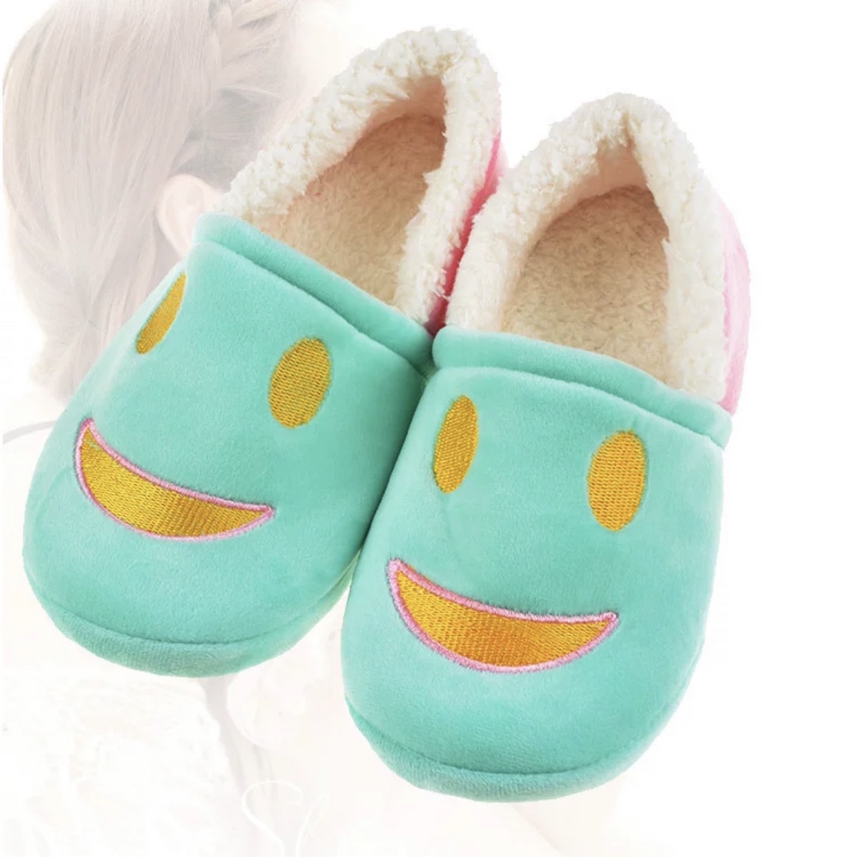 New winter women's cotton slippers with thickened smiley face and padded heels Application Scenario