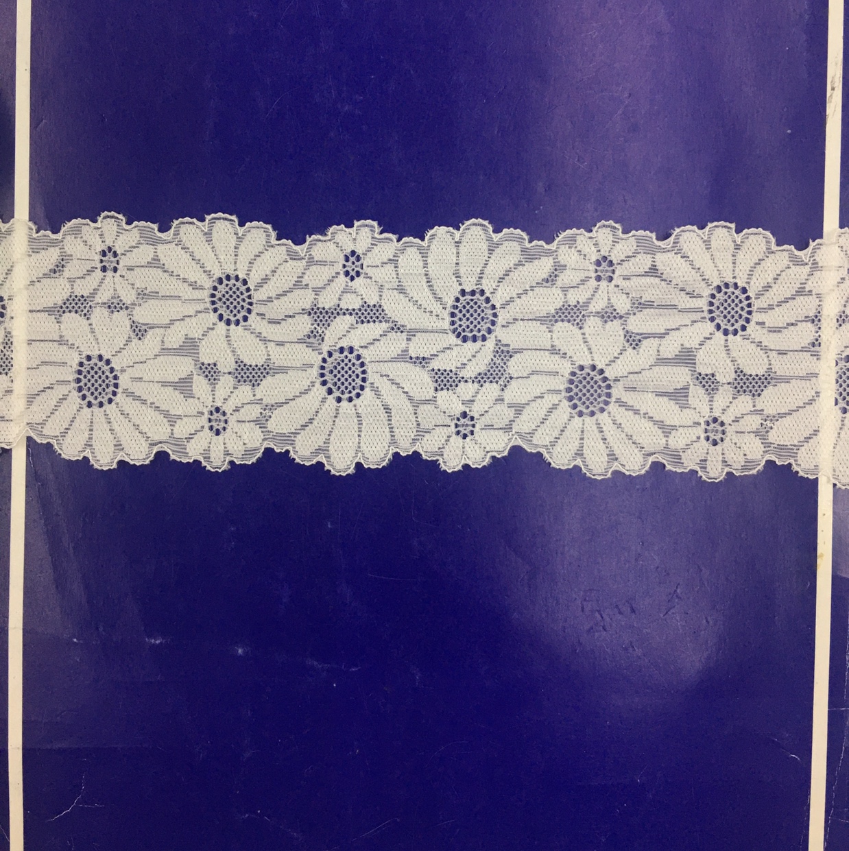 The manufacturer supplies fine elastic lace trim details Picture