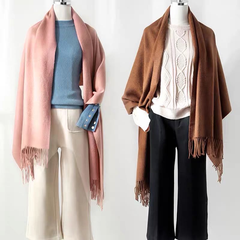 A fashionable autumn and winter coat for women, a versatile and casual bestseller scarf