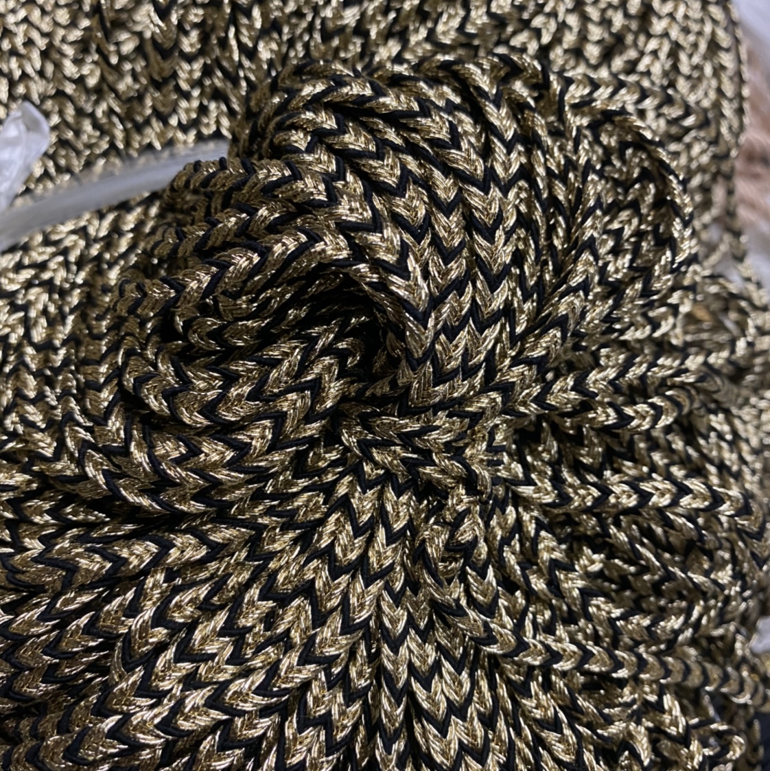 黑加各色金丝凹带细节图