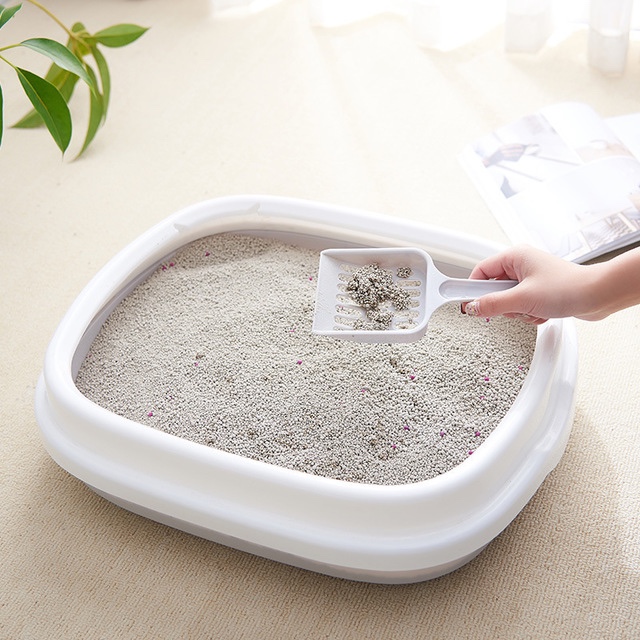 The semi-enclosed pet cat litter box can be detachable to prevent splashing of cat feces. The cat toilet comes with a cat litter shovel Item Picture