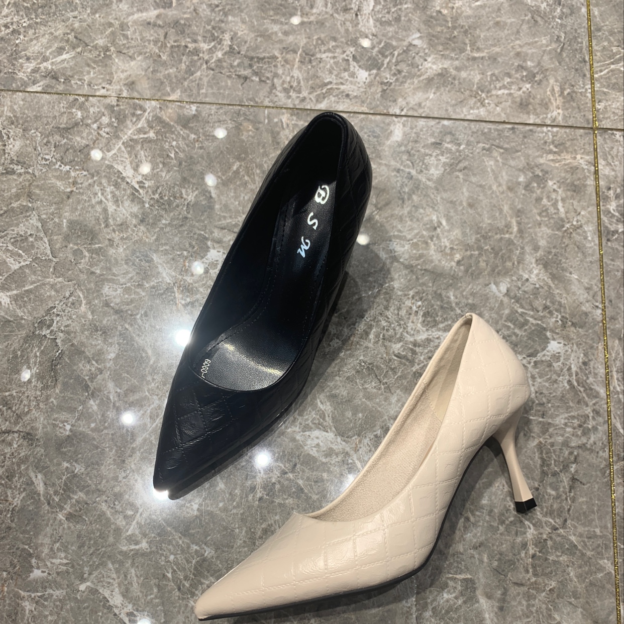 Simple And Versatile Slim Heel Shoes details Picture