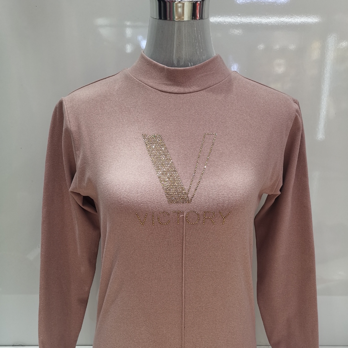 女士中高领v字图案金色烫砖款多色，弹力大。