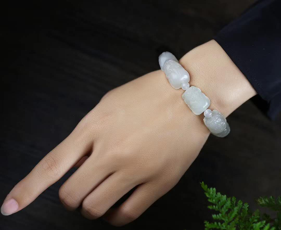 天然和田玉羊脂玉手链详情图2